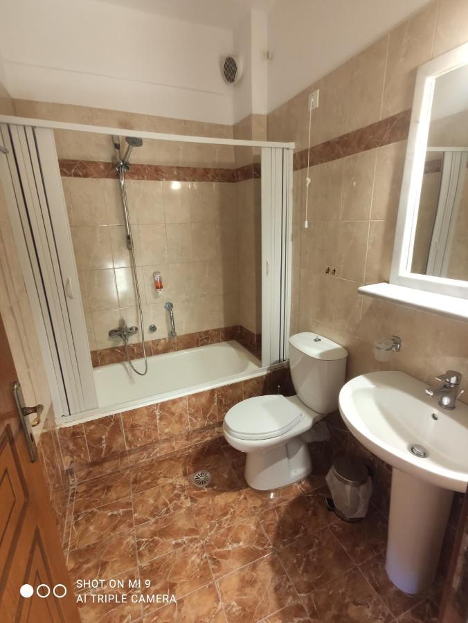 Leonidas Apartments Kamári 外观 照片